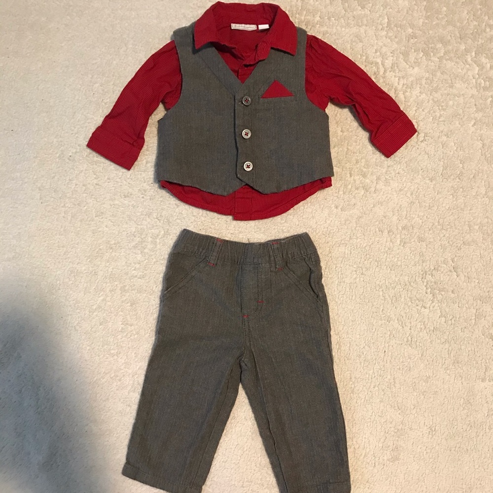 Baby boys 3 piece outfit (6-9months)